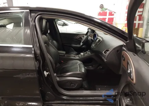 2015 Chrysler 200 C z USA, uszkodzony, nr VIN 1C3CCCCG3FN568547